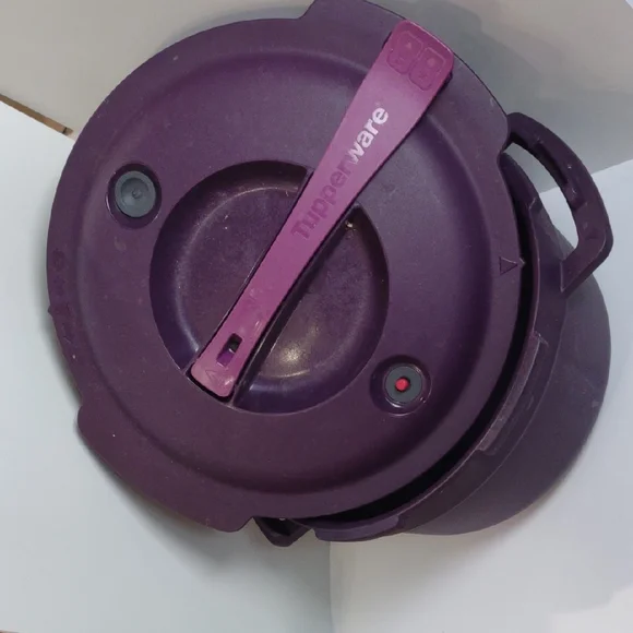 Tupperware Original Tupperware Microwavable Pressure Cookewith Minimalist Design - Picture 1 of 5